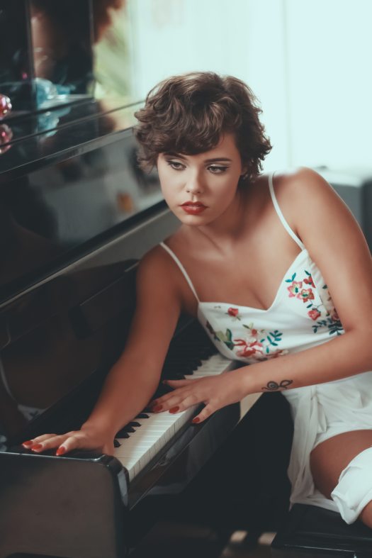 beautiful-woman-fashion-female-2014657